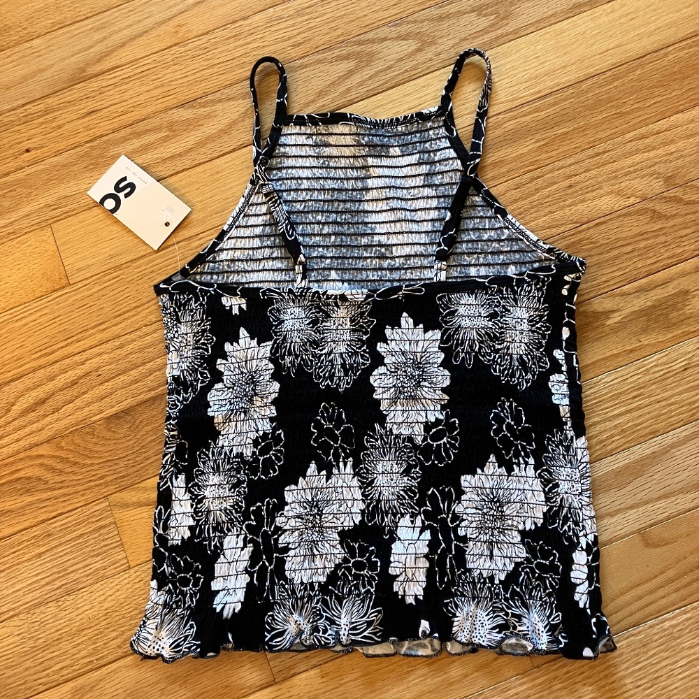 NWT! Cute Smocked Floral High-Necked Tank - Picture 9 of 11